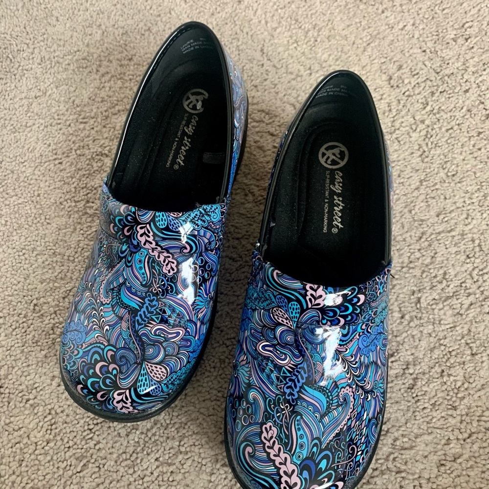 Easy Street. Laurie. Size is 9W.
